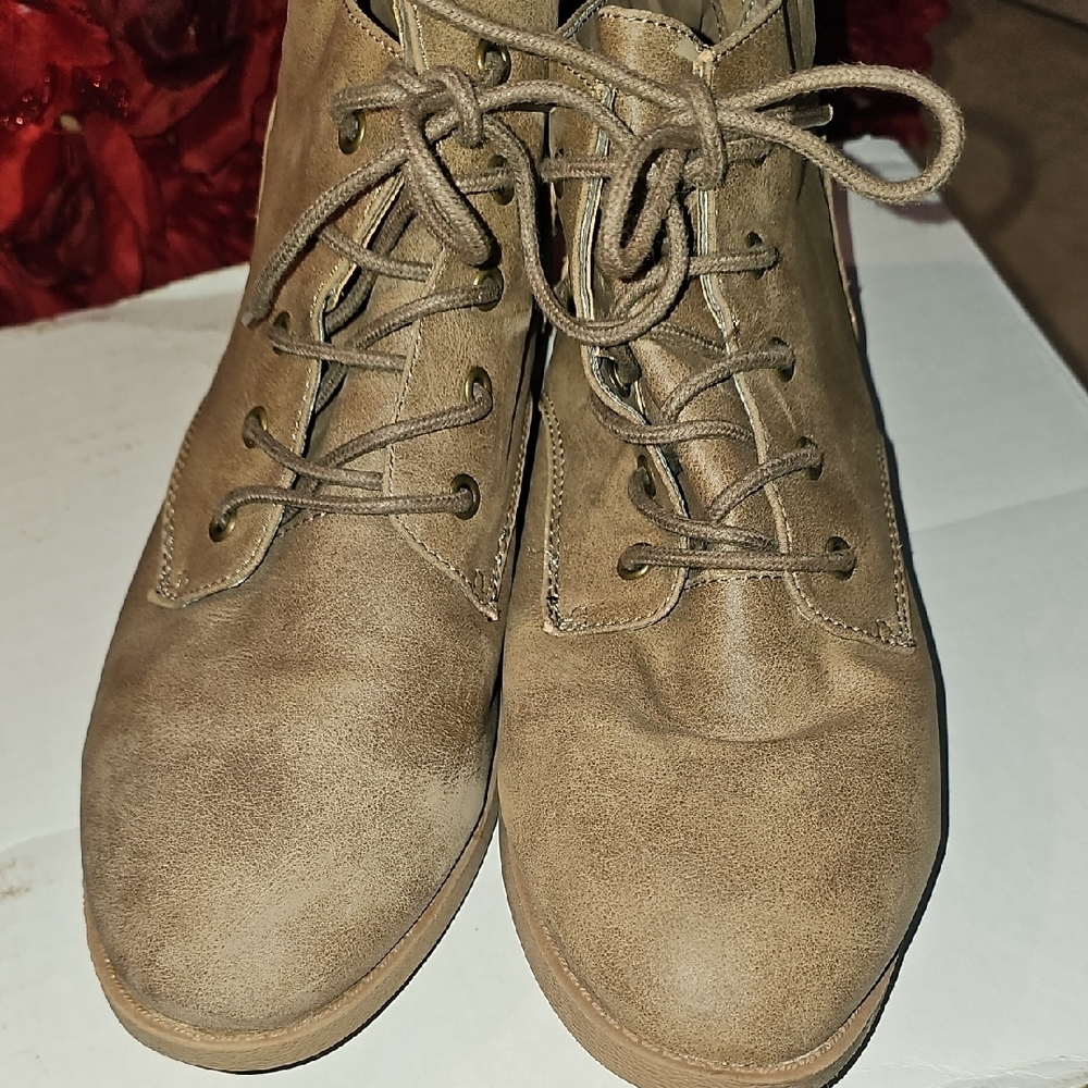 American Eagle Outfitters Tan Ankle Boots